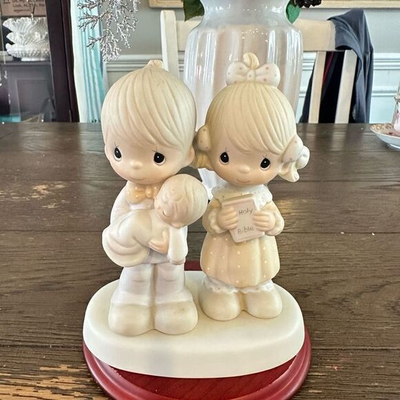 PRECIOUS MOMENTS Vintage 1980 Rejoicing With You Figurine Parents & Baby - Picture 2 of 8